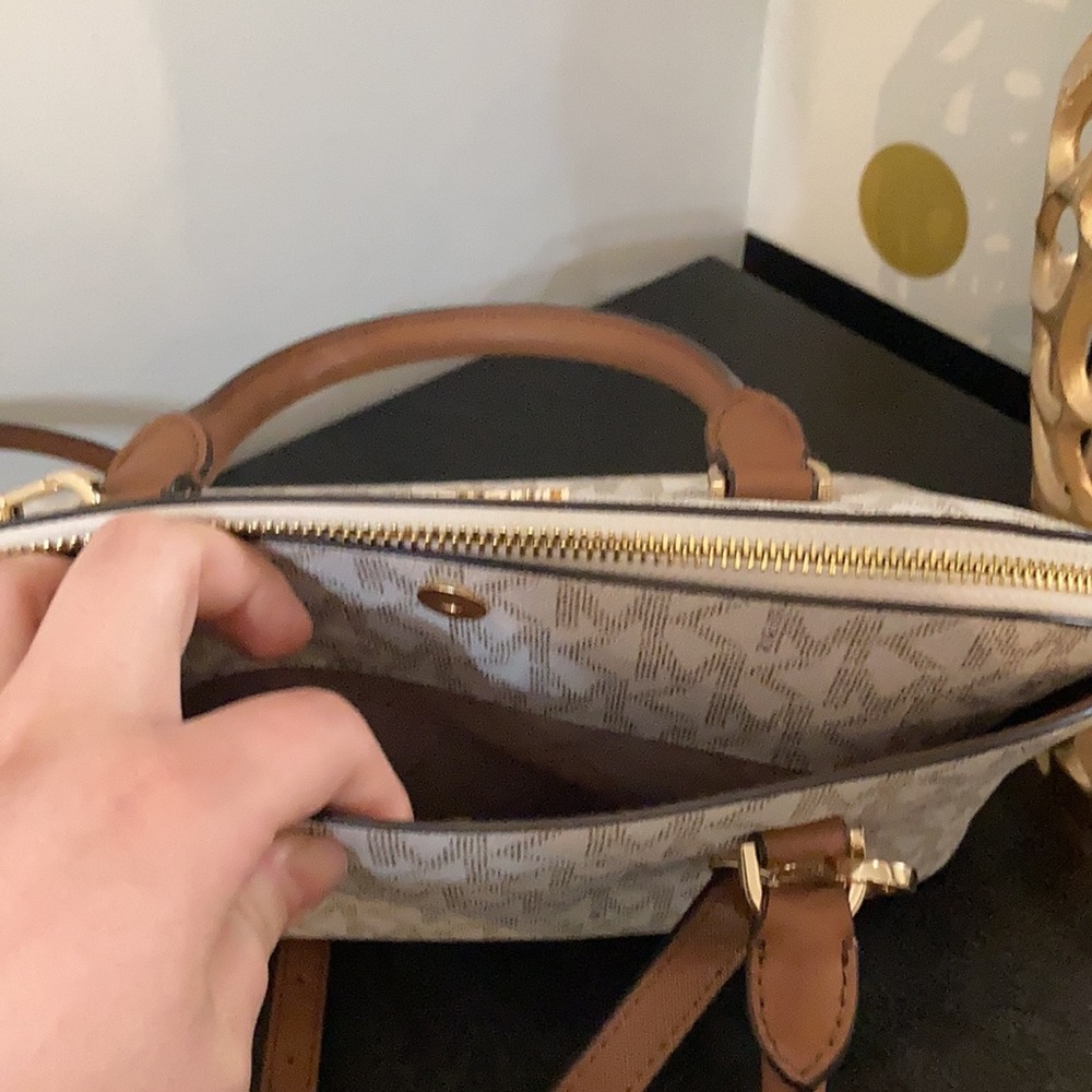 SOLD❤️Host Pick❤️ NWT Michael kors satchel - Picture 3 of 7